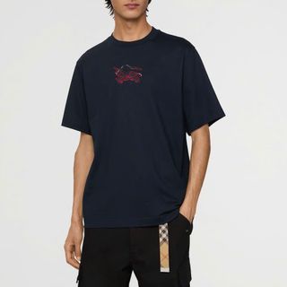 Mẫu áo thun Cotton 2c xịn, Logo thêu lót giống chuẩn hãng, tỉ mỉ từng đường kim.