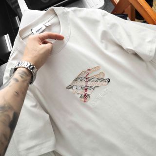 Mẫu áo thun Cotton 2c xịn, Logo thêu lót giống chuẩn hãng, tỉ mỉ từng đường kim.