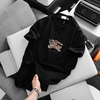 Mẫu áo thun Cotton 2c xịn, Logo thêu lót giống chuẩn hãng, tỉ mỉ từng đường kim.
