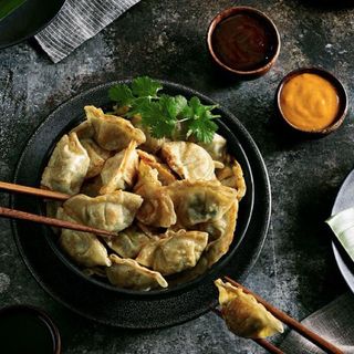 [ Ship hoả tốc 2H ] Bánh Xếp Mandu Bibigo Cj Hàn Quốc nhân Hải Sản 1,505kg