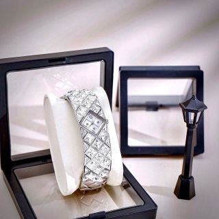 Đồng hồ Swarovs 𝐂𝐮𝐫𝐢𝐨𝐬𝐚