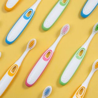 HỘP 8 BÀN CHẢI ĐÁNH RĂNG TRẺ EM