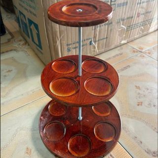 THÁP 3 TẦNG GIẢ GỖ BÀY BIA, NƯỚC NGỌT