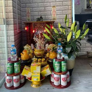 THÁP 3 TẦNG GIẢ GỖ BÀY BIA, NƯỚC NGỌT