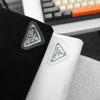 Áo thun nam.  Chất liệu Cotton 4 chiều, co giãn mềm mịn. Logo gắn ngực đơn giản, sắc nét