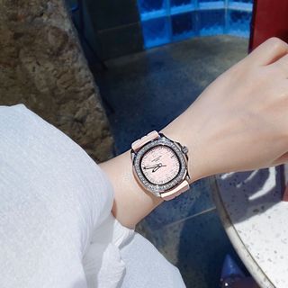 ĐỒNG HỒ NỮ CAO CẤP FATEK NAUTILUS MẶT SỐ VUÔNG VIỀN ĐÁ DÂY CAO SU