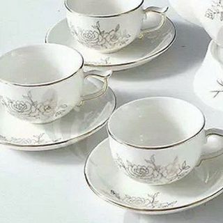 BỘ BÌNH TRÀ CHÉN SỨ HOA NHỦ VÀNG KÈM KHAY (T10)