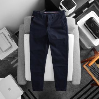 Quần dài kaki nam. Mẫu quần thêu với chất kaki dày dặn, mịn, co giãn tốt, thiết kế form ống thoải mái.