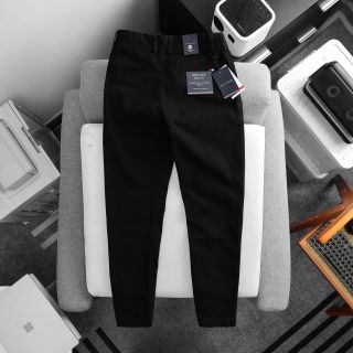 Quần dài kaki nam. Mẫu quần thêu với chất kaki dày dặn, mịn, co giãn tốt, thiết kế form ống thoải mái.