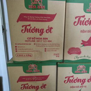 Thùng 4 bình Tương Ớt Bình Pet 4.2kg - Tương Việt Hoa Sen, đậm đà bắt vị