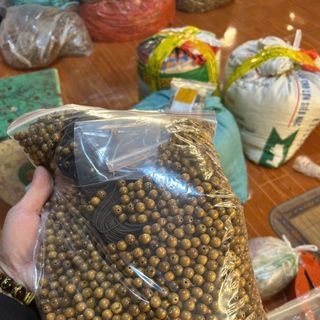 Hạt gỗ bán theo kg cho quý khách về tự sỏ