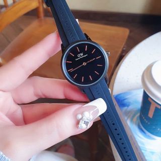 SĂN SALE ĐỒNG HỒ NỮ THỜI TRANG DANIEL W MOTION DÂY CAO SU ĐEN