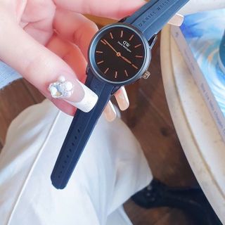 SĂN SALE ĐỒNG HỒ NỮ THỜI TRANG DANIEL W MOTION DÂY CAO SU ĐEN