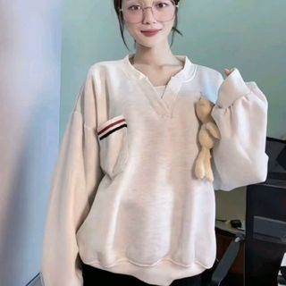 Áo thun nữ cổ tròn kèm gấu, có túi may viền sọc