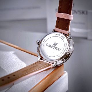 Đồng hồ Swarovs nữ hồng phấn