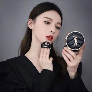 SALE SET QUÀ VALENTINE ĐỒNG HỒ SIÊU CẤP YXL HỘP TRÁI TIM KÈM BỘ MỸ PHẨM