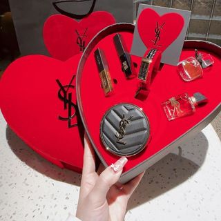 SALE SET QUÀ VALENTINE ĐỒNG HỒ SIÊU CẤP YXL HỘP TRÁI TIM KÈM BỘ MỸ PHẨM