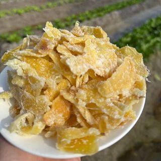 Mứt gừng như là một món ăn không thể thiếu trong ngày Tết cổ truyền, làm cho hương vị ngày Tết thêm đậm đà. Trong đó mứt gừng Huế là một trong những loại mứt gừng được yêu thích bởi vị cay nồng ấm áp trong ngày Tết.