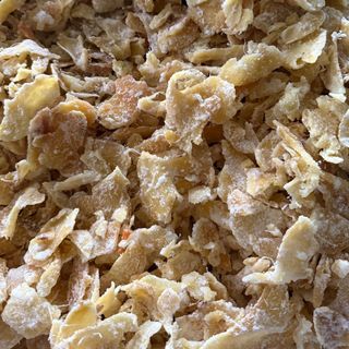 Mứt gừng như là một món ăn không thể thiếu trong ngày Tết cổ truyền, làm cho hương vị ngày Tết thêm đậm đà. Trong đó mứt gừng Huế là một trong những loại mứt gừng được yêu thích bởi vị cay nồng ấm áp trong ngày Tết.