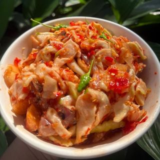 mắm dưa đu đủ thập cẩm có cà pháo ,củ kiệu và ớt xanh được ngâm mắm cá truyền thống là một sản phẩm đặc biệt của ẩm thực xứ huế