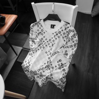 Áo thun nam. Chất Cotton 100% 4c, mịn mát, co giãn, thấm hút mồ hôi tốt. Form unisex basic.