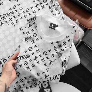 Áo thun nam. Chất Cotton 100% 4c, mịn mát, co giãn, thấm hút mồ hôi tốt. Form unisex basic.