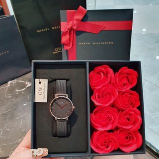 SET VALENTINE DANIEL CAO CẤP DA LƯỚI PETITE VÀ HOA HỒNG HỘP NƠ ĐỎ