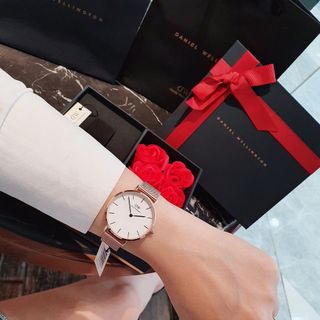 SET VALENTINE DANIEL CAO CẤP DA LƯỚI PETITE VÀ HOA HỒNG HỘP NƠ ĐỎ