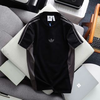 Mẫu áo thun 3 sọc phối cực tinh tế logo thêu sắc nét tĩ mĩ