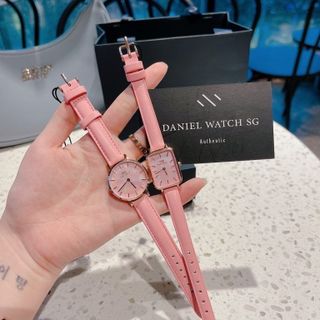 ĐỒNG HỒ NỮ CAO CẤP D WELLINGTON PETITE CHERRY  DÂY DA MẶT TRÒN HỒNG HỘP NƠ ĐỎ