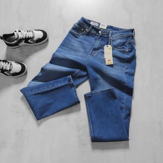 Jean dài nam, 11 màu theo hình từng mẩu , chuẩn form với ống quần ,Vải 9 phẩm dày dặn có thun co dãn , Form suông đứng.