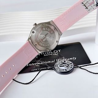 ĐỒNG HỒ NỮ CAO CẤP HULOT MÀU HỒNG XÀ CỪ 1 NIỀNG HỘT DÂY CAO SU BỌC DA