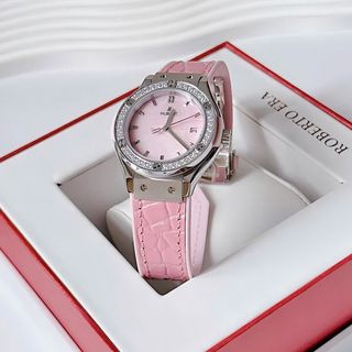 ĐỒNG HỒ NỮ CAO CẤP HULOT MÀU HỒNG XÀ CỪ 1 NIỀNG HỘT DÂY CAO SU BỌC DA