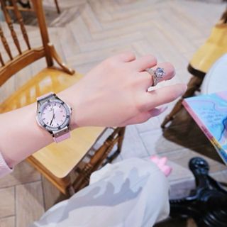 ĐỒNG HỒ NỮ CAO CẤP HULOT MÀU HỒNG XÀ CỪ 1 NIỀNG HỘT DÂY CAO SU BỌC DA