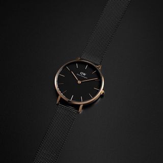 ĐỒNG HỒ NAM NỮ CAO CẤP DANIEL W DÂY LƯỚI ĐEN HỘP NƠ TEM