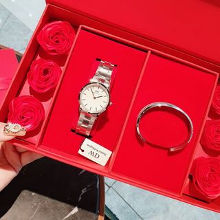 SET VALENTINE DANIEL W CAO CẤP HỘP ĐỎ HOA HỒNG THÉP ICONIC VÀ CUFF
