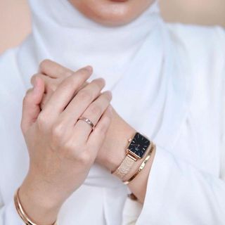 ĐỒNG HỒ NỮ CAO CẤP D WELLINGTON QUẢDRO DA VÀ LƯỚI HỘP NƠ TEM