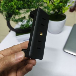 Kẹp gắn điện thoại lên chân tripod