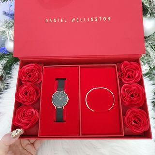 SET VALENTINE DANIEL W CAO CẤP HỘP ĐỎ HOA HỒNG DÂY LƯỚI PETITE VÀ CUFF