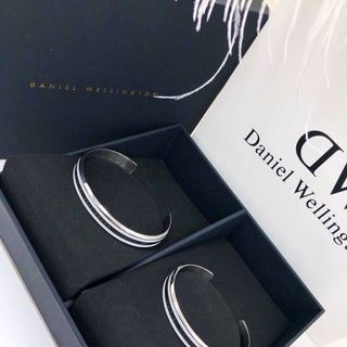 CUFF CAO CẤP NAM VÀ NỮ DANIEL W MÀU BẠC BA SỌC HỘP NƠ