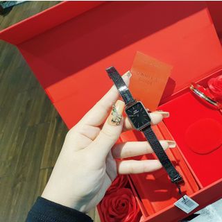 SET VALENTINE DANIEL W CAO CẤP HỘP ĐỎ HOA HỒNG DÂY QUARDO VÀ CUFF