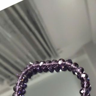 Vòng tay phong thủy pha lê thủy tinh nhé màu tím