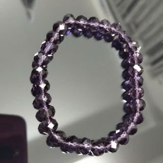 Vòng tay phong thủy pha lê thủy tinh nhé màu tím
