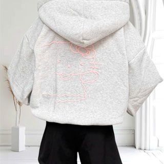 Áo khoác nữ Mon Studio logo in nổi có kèm charm mèo