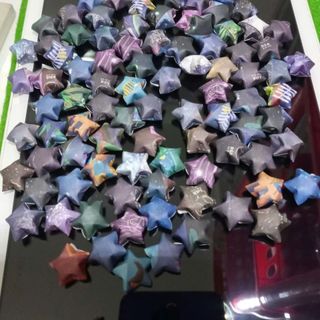 Ngôi sao giấy xếp sẵn luôn làm quà tặng hoặc trang trí