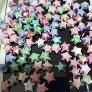 Ngôi sao giấy xếp sẵn luôn làm quà tặng hoặc trang trí