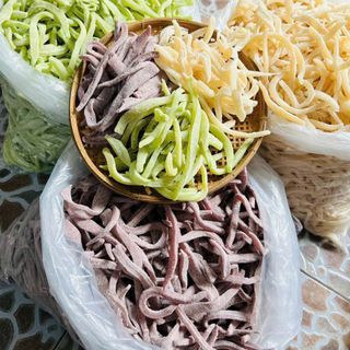 MỨT DỪA NON NGŨ SẮC - KHAY 500G