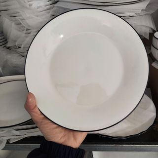 Đĩa Sứ Trắng Viền Đen 6 (THÙNG 96C)