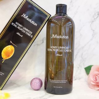 NƯỚC HOA HỒNG KEO ONG JMSOLUTION 
HONEY LUMINOUS ROYAL PROPOLIS TONER XL BLACK