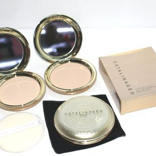 PHẤN PHỦ NÉN MÀU TRẮNG SÁNG GEO 
CATALINA PACT BEIGE #2